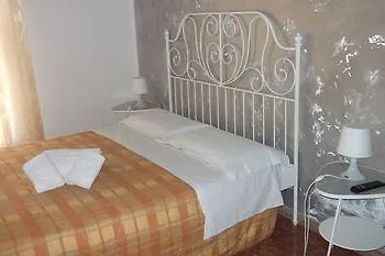 Santa Toscana 2*